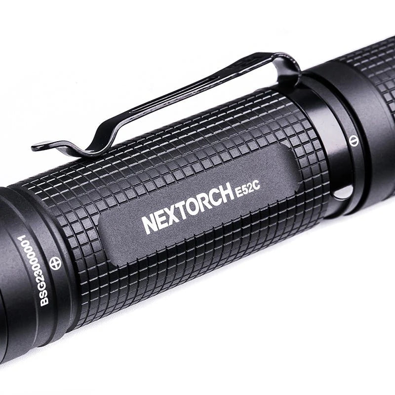 NexTorch E52C oplaadbare zaklamp 3000 lumen logo