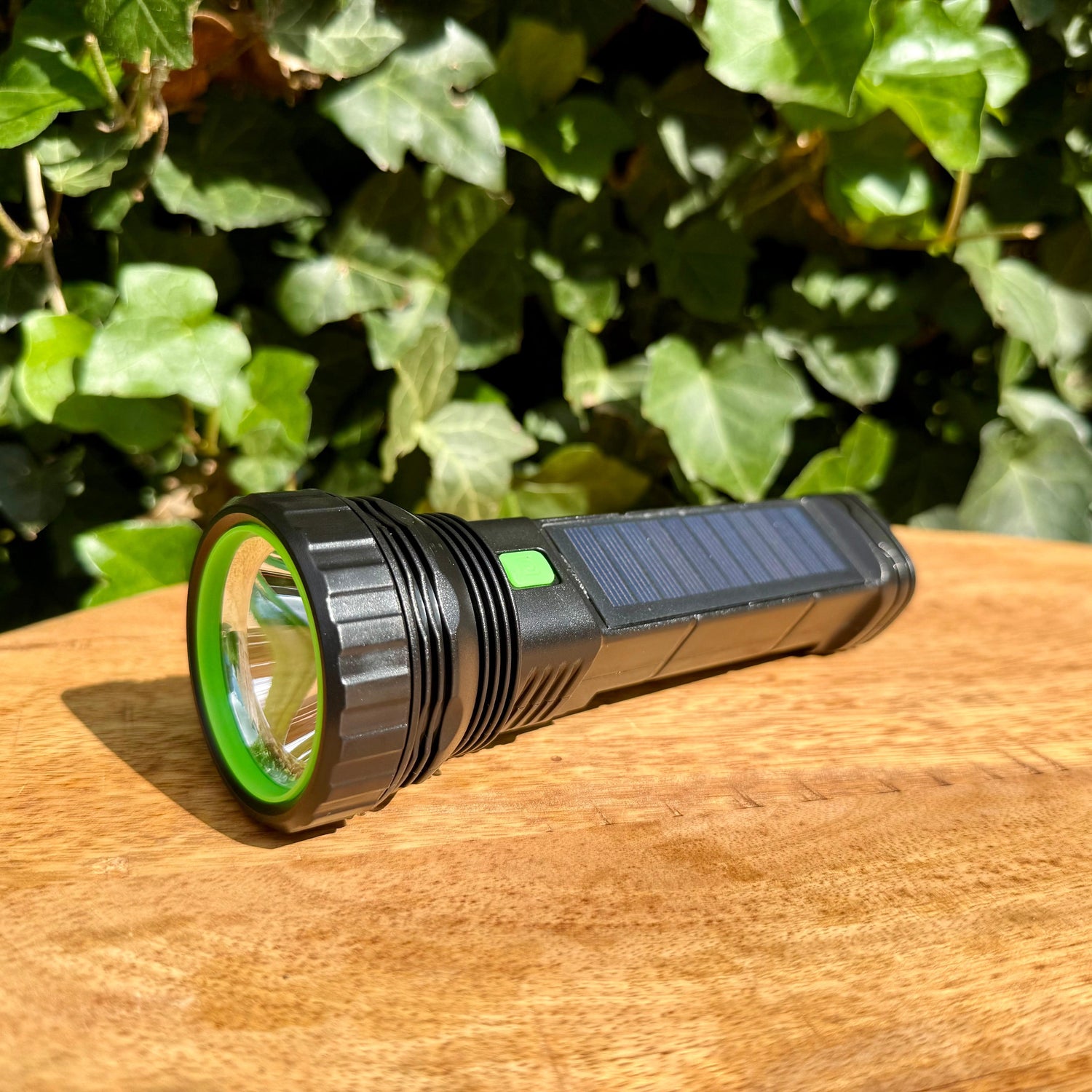 Zaklamp met zonnepaneel