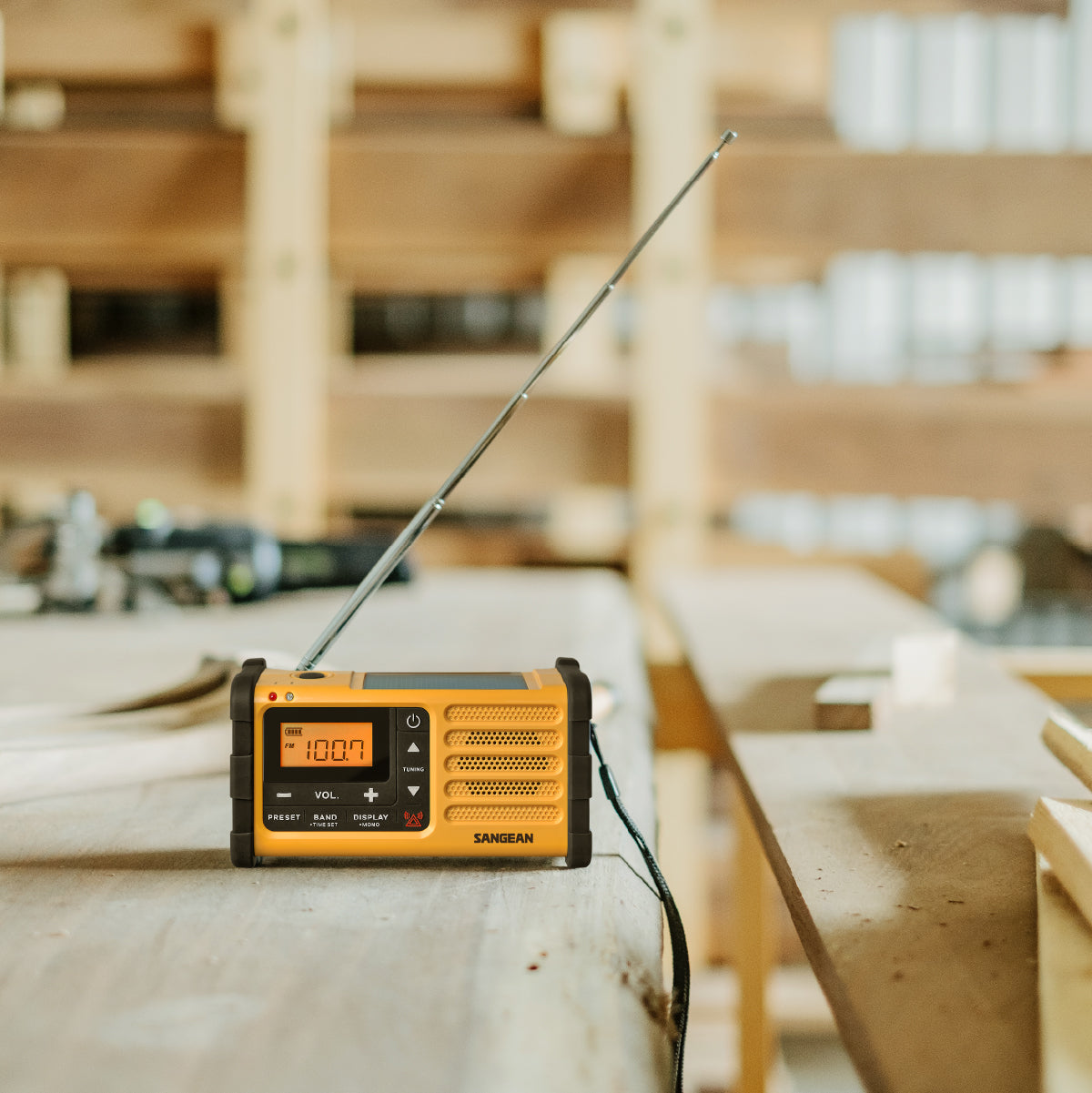 Sangean MMR-88 AM/FM noodradio uitgeschoven antenne