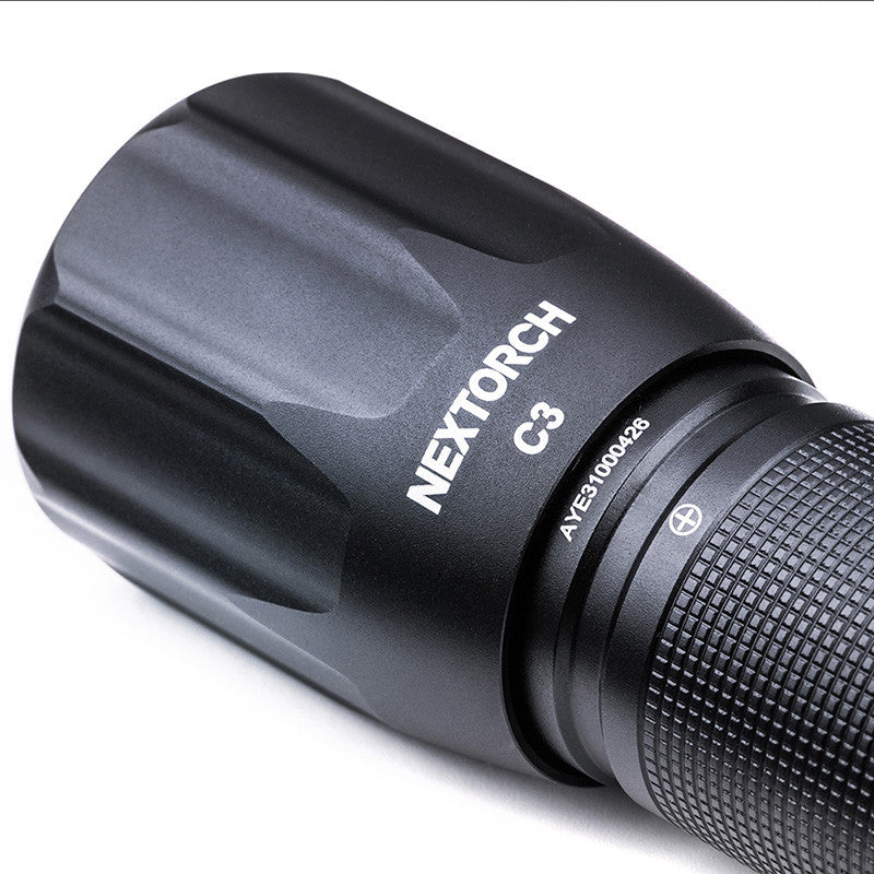 Nextorch C3 zaklamp op batterijen bovenkant